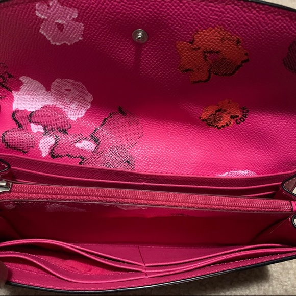 COACH Wallet - Picture 2 of 4